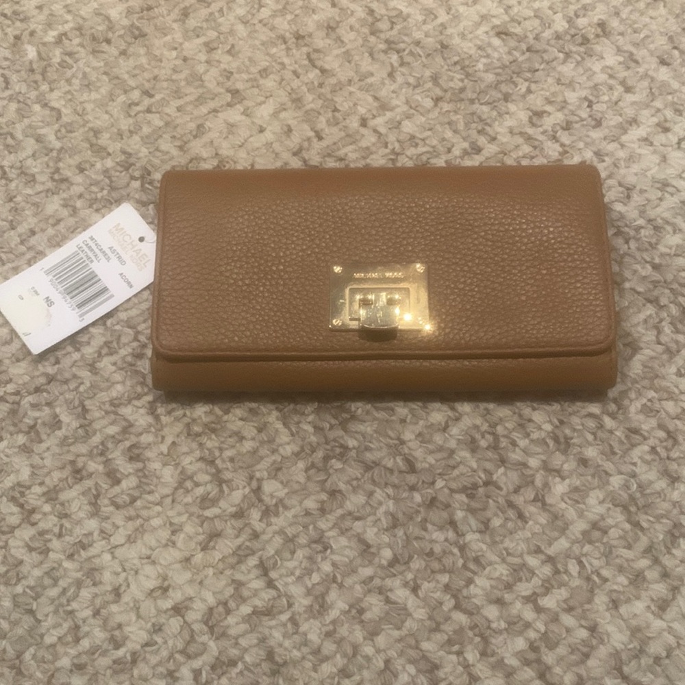 Michael Kors light brown wallet